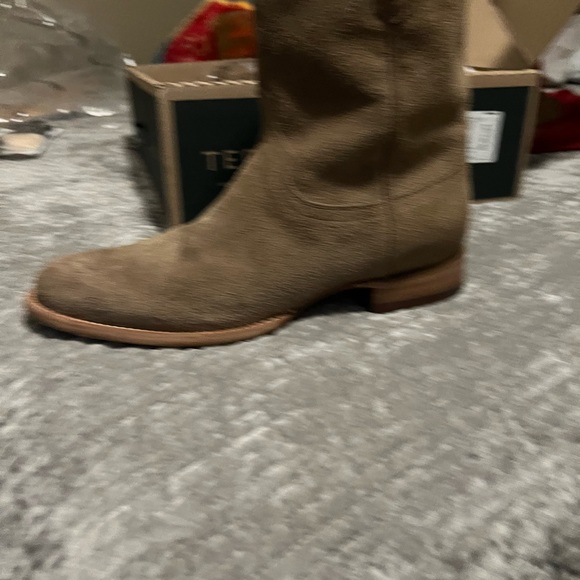 Boots - Picture 3 of 5